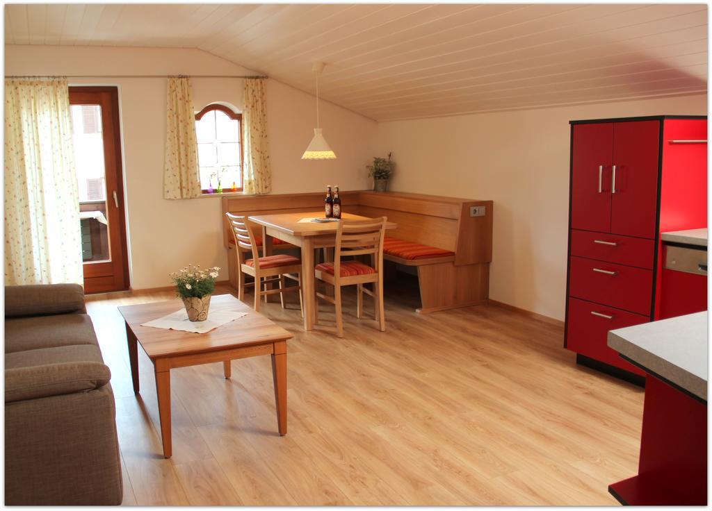 Ferienwohnungen Gastager ルーポルディング 部屋 写真